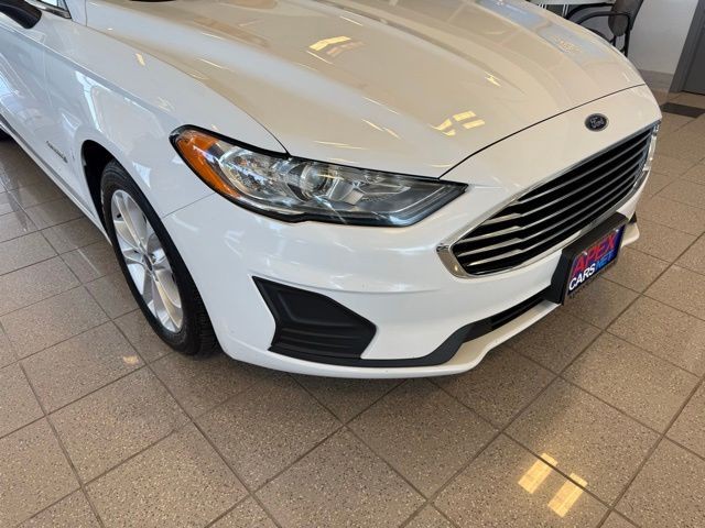 Ford Fusion Hybrid Vehicle Full-screen Gallery Image 08