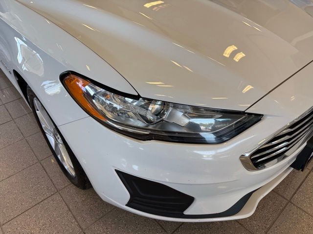 Ford Fusion Hybrid Vehicle Full-screen Gallery Image 09