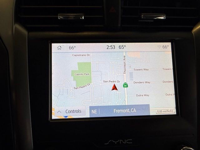 Ford Fusion Hybrid Vehicle Full-screen Gallery Image 14