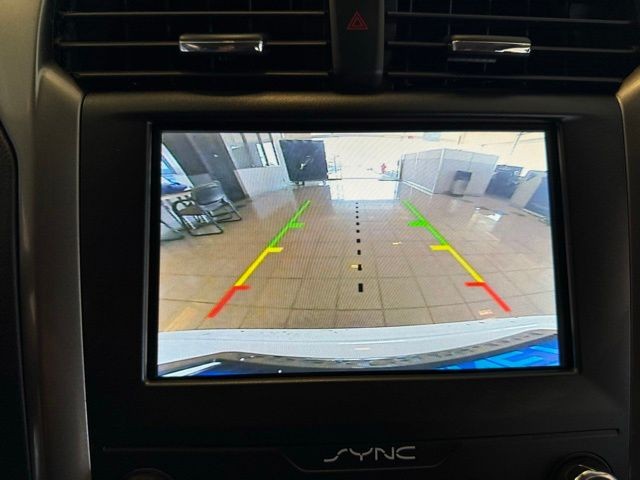 Ford Fusion Hybrid Vehicle Full-screen Gallery Image 15