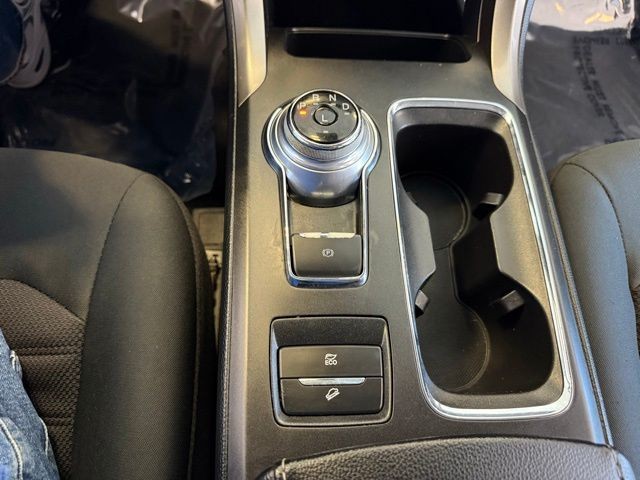 Ford Fusion Hybrid Vehicle Full-screen Gallery Image 17