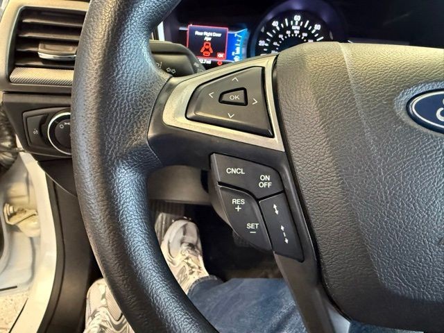 Ford Fusion Hybrid Vehicle Full-screen Gallery Image 19