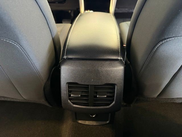 Ford Fusion Hybrid Vehicle Full-screen Gallery Image 25