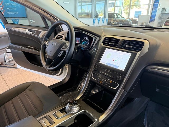 Ford Fusion Hybrid Vehicle Full-screen Gallery Image 28