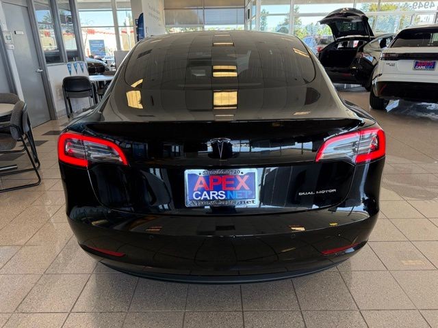Tesla Model 3 Vehicle Full-screen Gallery Image 04