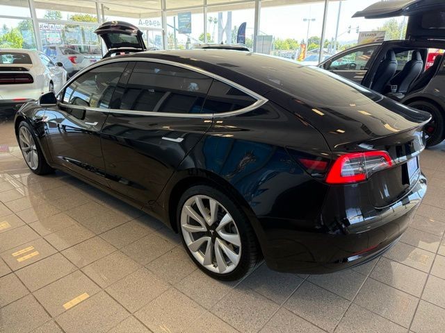 Tesla Model 3 Vehicle Full-screen Gallery Image 05