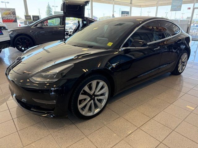 Tesla Model 3 Vehicle Full-screen Gallery Image 06