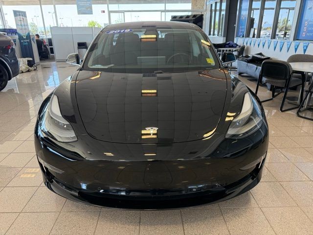 Tesla Model 3 Vehicle Full-screen Gallery Image 07