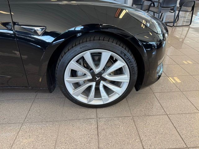 Tesla Model 3 Vehicle Full-screen Gallery Image 10