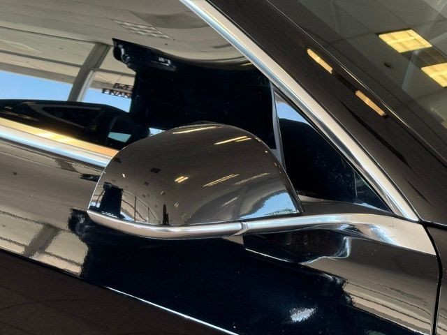 Tesla Model 3 Vehicle Full-screen Gallery Image 11
