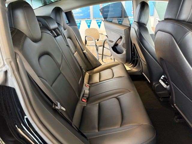 Tesla Model 3 Vehicle Full-screen Gallery Image 20