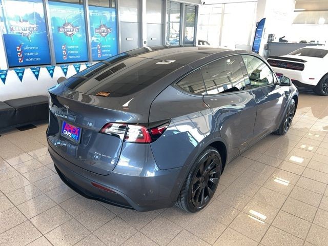 Tesla Model Y Vehicle Full-screen Gallery Image 05