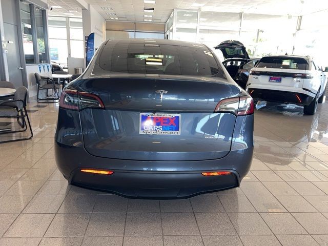 Tesla Model Y Vehicle Full-screen Gallery Image 06
