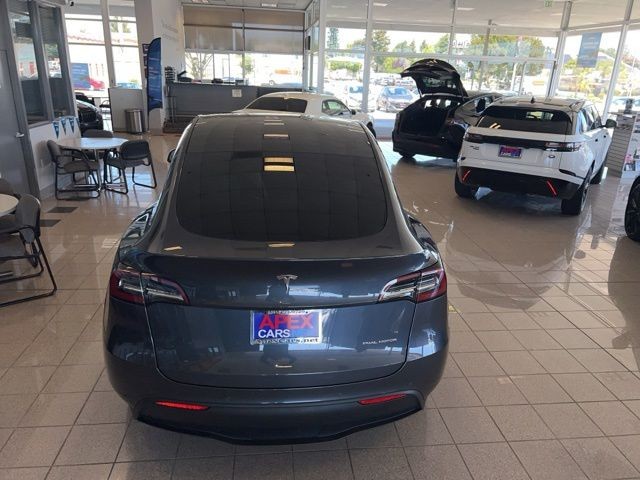 Tesla Model Y Vehicle Full-screen Gallery Image 07