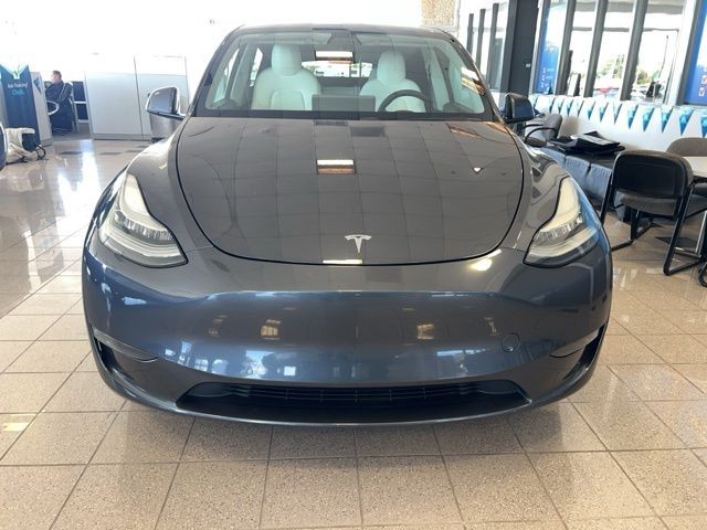 Tesla Model Y Vehicle Full-screen Gallery Image 12