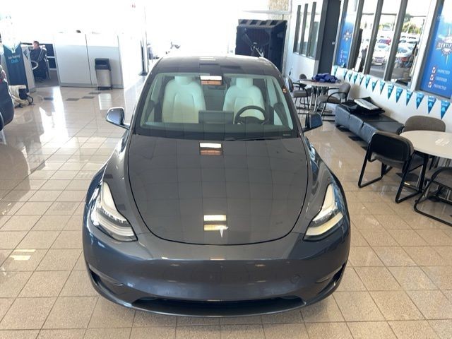 Tesla Model Y Vehicle Full-screen Gallery Image 13
