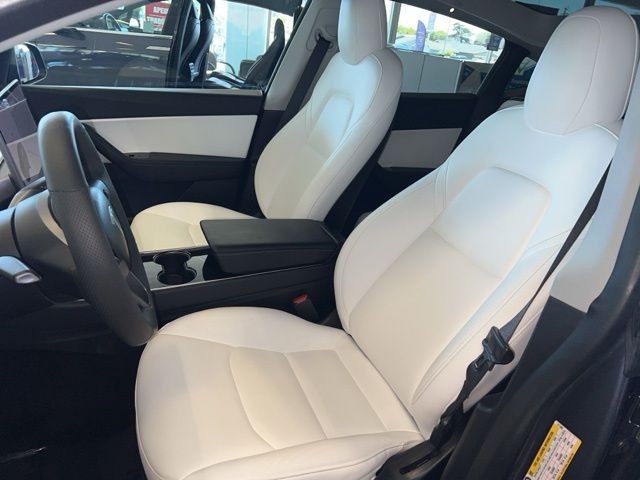 Tesla Model Y Vehicle Full-screen Gallery Image 14