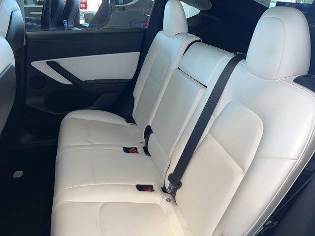 Tesla Model Y Vehicle Full-screen Gallery Image 15