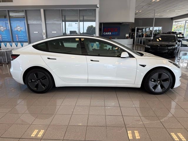 Tesla Model 3 Vehicle Full-screen Gallery Image 02