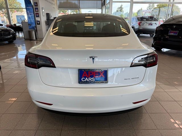 Tesla Model 3 Vehicle Full-screen Gallery Image 04