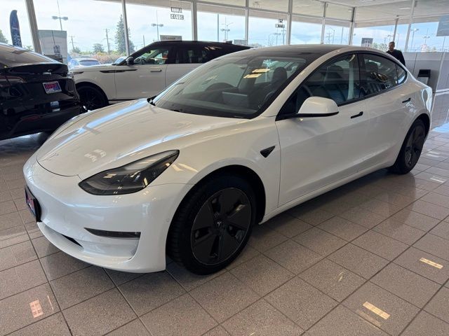Tesla Model 3 Vehicle Full-screen Gallery Image 06
