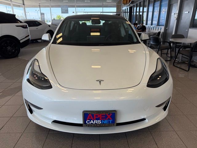 Tesla Model 3 Vehicle Full-screen Gallery Image 07