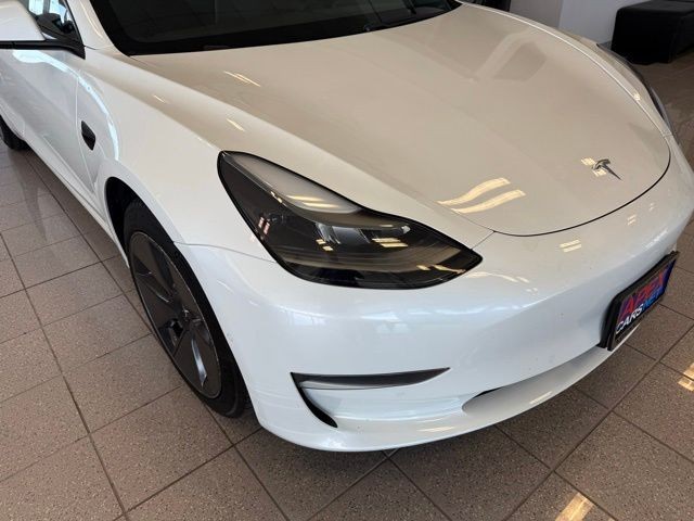 Tesla Model 3 Vehicle Full-screen Gallery Image 08