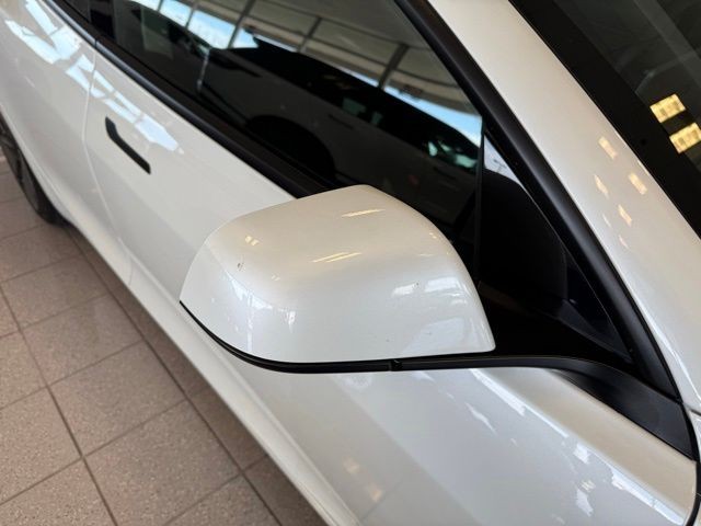 Tesla Model 3 Vehicle Full-screen Gallery Image 10