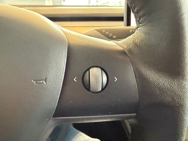 Tesla Model 3 Vehicle Full-screen Gallery Image 15