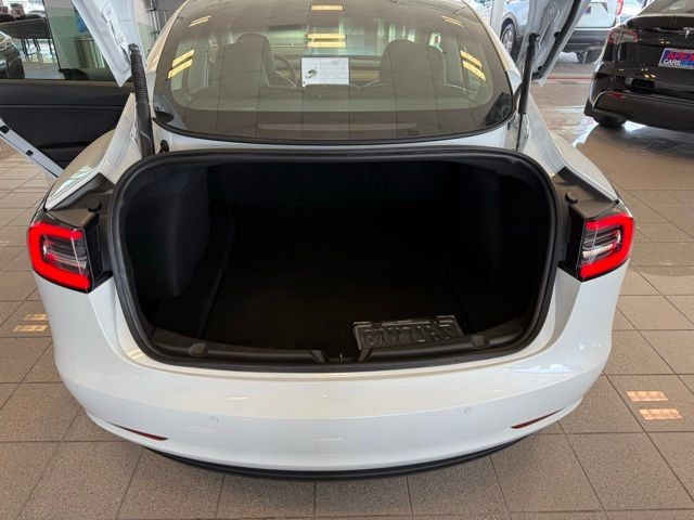 Tesla Model 3 Vehicle Full-screen Gallery Image 20