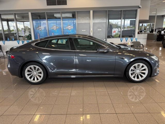 Tesla Model S Vehicle Full-screen Gallery Image 02