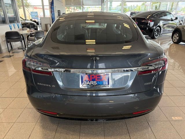 Tesla Model S Vehicle Full-screen Gallery Image 04
