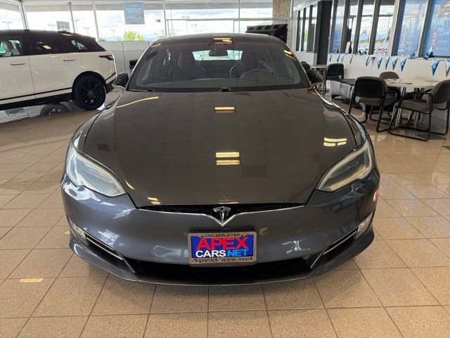 Tesla Model S Vehicle Full-screen Gallery Image 07
