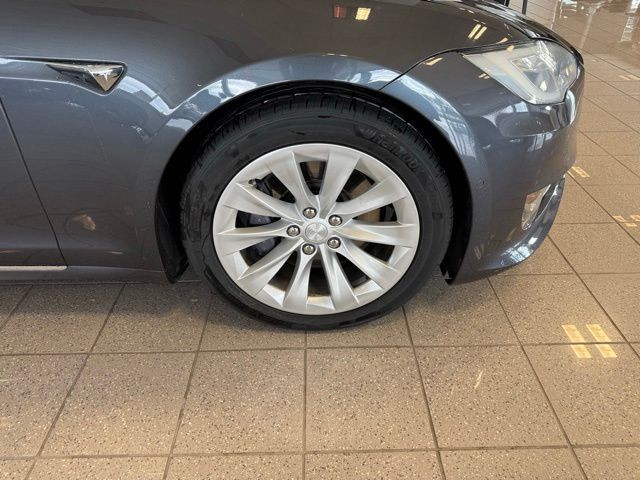 Tesla Model S Vehicle Full-screen Gallery Image 10