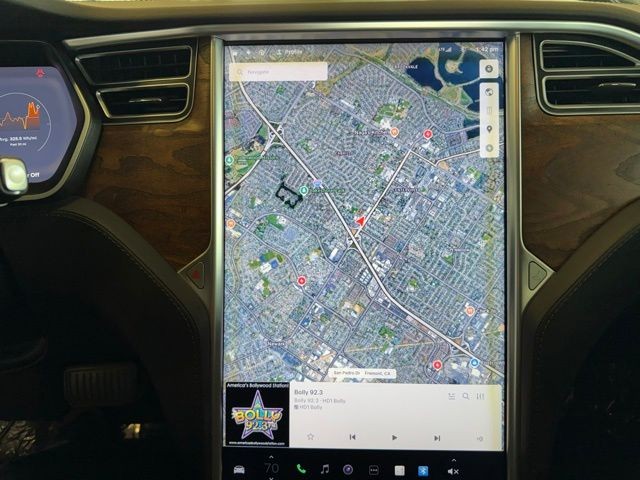 Tesla Model S Vehicle Full-screen Gallery Image 12