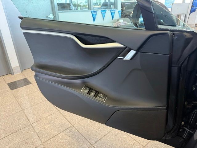 Tesla Model S Vehicle Full-screen Gallery Image 18