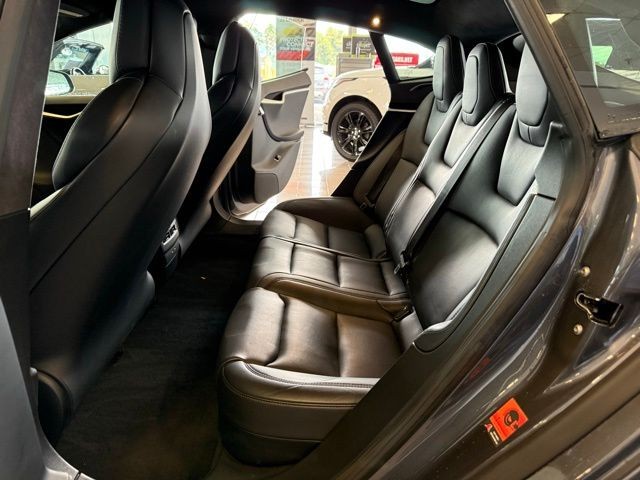 Tesla Model S Vehicle Full-screen Gallery Image 19