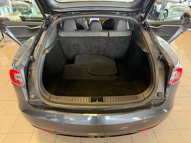Tesla Model S Vehicle Full-screen Gallery Image 20