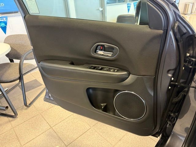 Honda HR-V Vehicle Full-screen Gallery Image 20