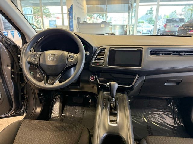 Honda HR-V Vehicle Full-screen Gallery Image 24