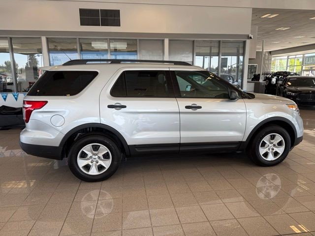 Ford Explorer Vehicle Full-screen Gallery Image 02