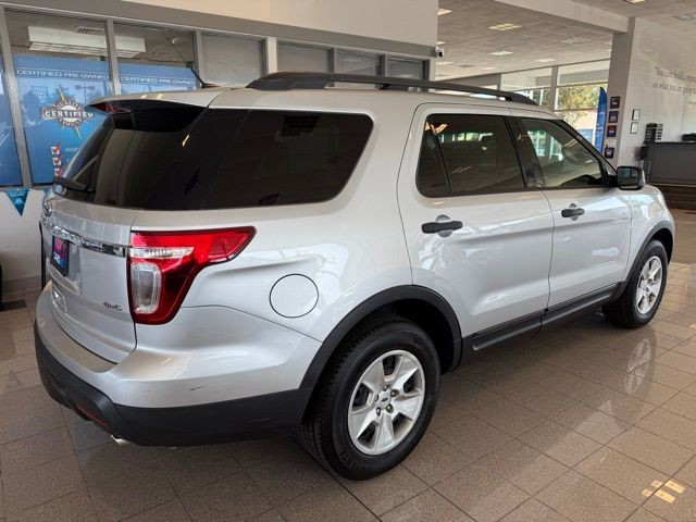 Ford Explorer Vehicle Full-screen Gallery Image 03