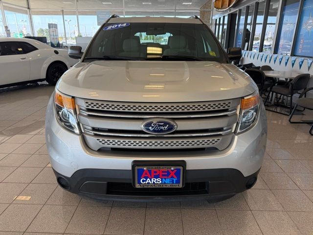 Ford Explorer Vehicle Full-screen Gallery Image 07