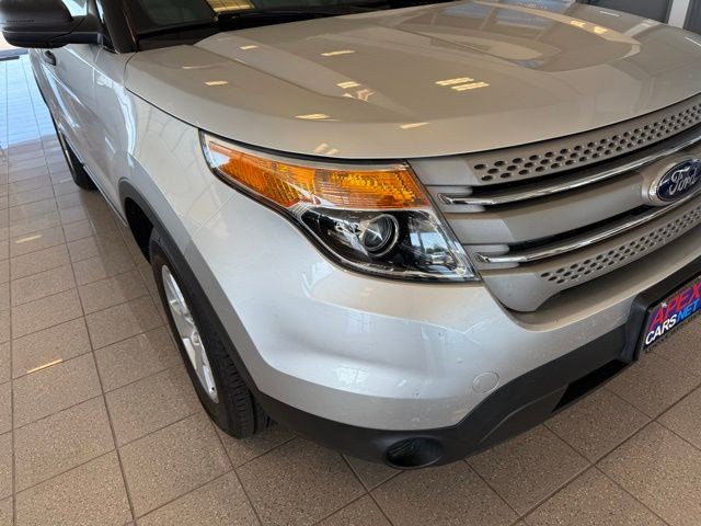 Ford Explorer Vehicle Full-screen Gallery Image 08
