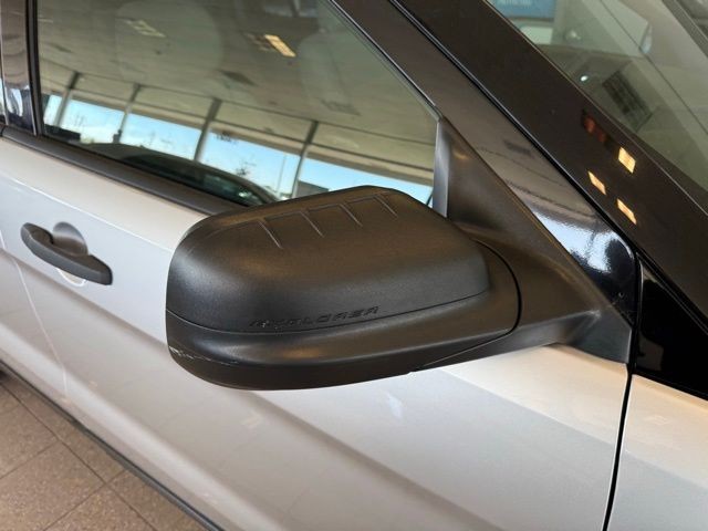 Ford Explorer Vehicle Full-screen Gallery Image 11