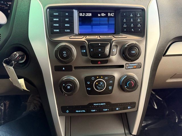 Ford Explorer Vehicle Full-screen Gallery Image 14