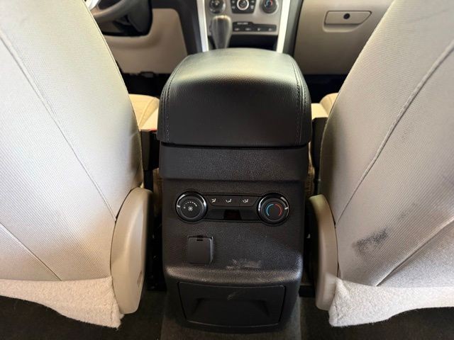 Ford Explorer Vehicle Full-screen Gallery Image 24