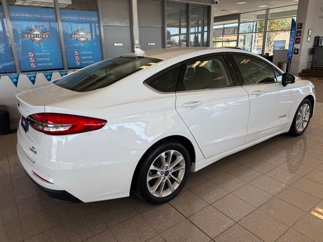 Ford Fusion Hybrid Vehicle Full-screen Gallery Image 03