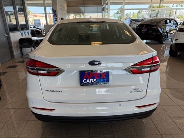 Ford Fusion Hybrid Vehicle Full-screen Gallery Image 04