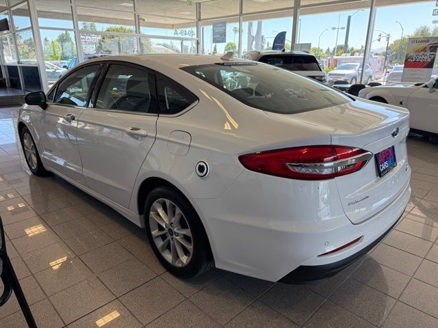 Ford Fusion Hybrid Vehicle Full-screen Gallery Image 05